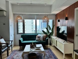 55-SQM 1BR, Central BGC | 100MBPS WiFi | 6 Guests Vacation rental in Makati