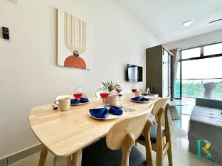 Bling Suite. Palazio @Studio 4Pax near IKEA AEON Vacation rental in Johor Bahru
