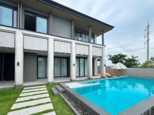 CASCADE奢享四卧别墅 | 双层巨幕KTV+双泳池 Vacation rental in Pattaya City