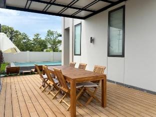CASCADE奢享四卧别墅 | 双层巨幕KTV+双泳池 Vacation rental in Pattaya City