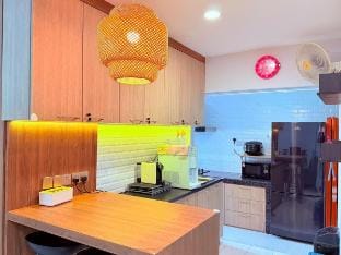 Comfy family room 2R1B | 6pax @YPMS18 Vacation rental in Kuching