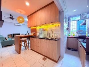Comfy family room 2R1B | 6pax @YPMS18 Vacation rental in Kuching