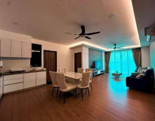 Armadale modern 2R2B wNetflix | 7pax @YPM52 Vacation rental in Kuching