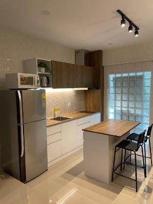 Townhouse; Victory monument, Phyathai 3 Bedrooms Vacation rental in Bangkok