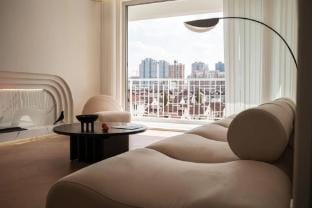 Modern Oriental The prosperity and privacy  Apartment in Shanghai