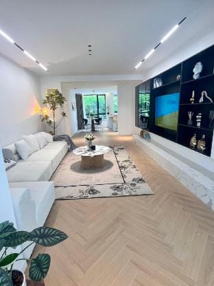  People's Square area Fully equipped Apartment in Shanghai
