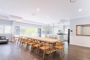 King Beds - Ensuites - Sleeps 20 - Cinema - Lake Vacation rental in Surfers Paradise