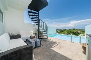 Seaview 6-Storey 3BR Rooftop Pool Villa Mangosteen Villa in Rawai