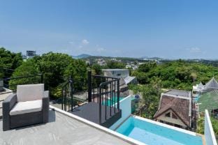 Seaview 6-Storey 3BR Rooftop Pool Villa Mangosteen Villa in Rawai
