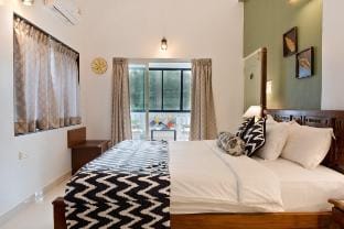 Hi5 Stays Casa SEaRENITY 4BHK Pvt Pool North Goa Villa in Goa, India