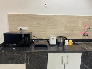 Hi5 Stays SEaRENITY Chic 2BHK Apt w/pool North Goa Apartment in Goa, India