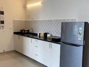 Hi5 Stays SEaRENITY-Luxe 2BHK with Pool North Goa Apartment in Goa, India