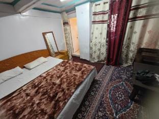 Lake Boulevard Guest House Budget Double Room Vacation rental in India