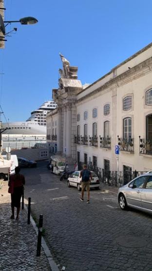 Modern Boutique Apartment in the Heart of Alfama Apartment in Lisbon