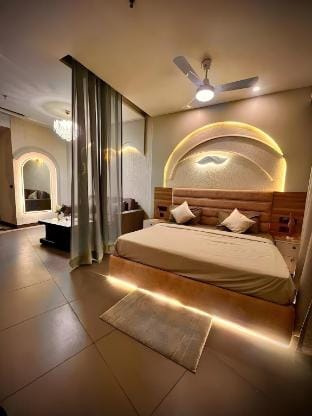 42 floor Luxury supernova Sky & river view Vacation rental in Noida