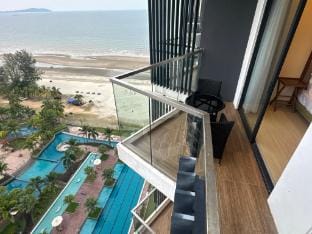 Timurbay Poolview/Seaview Wifi Netflix 13th Floor Apartment in Terengganu, Malaysia