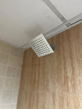 Mahagun  Living Plus -Pool, WiFi & Caring Hosts  Apartment in Noida