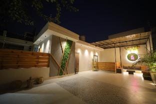 "The Cozy Chaos" Villa in Agra
