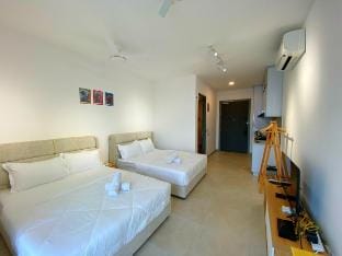 Infinity Pool Haven | StylishStay in Georgetown4px Apartment in George Town
