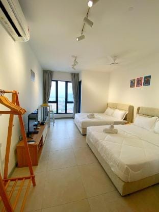 Infinity Pool Haven | StylishStay in Georgetown4px Apartment in George Town