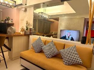 Urban SCape n Forbes Town BGC -Forbeswood Parklane Vacation rental in Makati