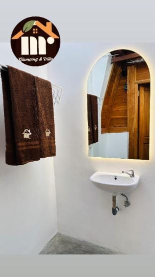 eM eR GLAMPING & VILLAS Luxury tent in Bali