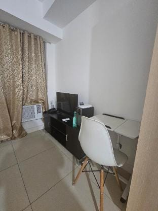 The Residences at Commonwealth w/ balcony, gym etc Apartment in Marikina
