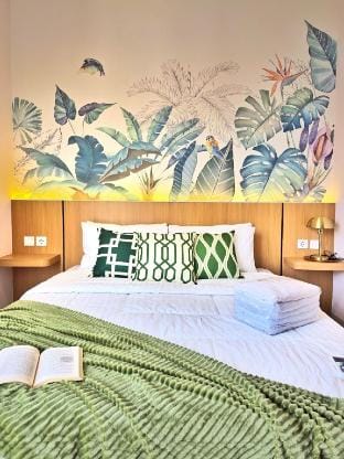 Saavi SanLiving • 3BR •7Bed • Hi-Cap • Mall Access Apartment in Jakarta