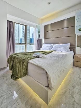 Luxe SanLiving • 2BR Taman Anggrek Hublife • Mall Apartment in Jakarta
