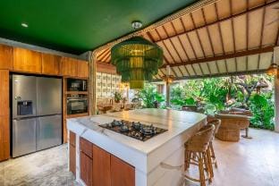 Sweet Surrender – Stylish 4BR Near Potato Head Villa in North Kuta