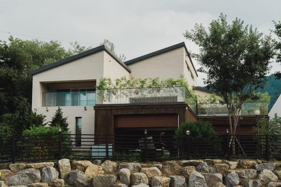 Floating Whale Gapyeong Pool Villas Spa Resort Bed and Breakfast in Gyeonggi-do