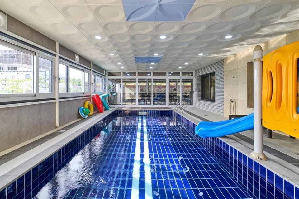 Daebudo DuMong DalGeum Pool Villa Bed and Breakfast in Gyeonggi-do