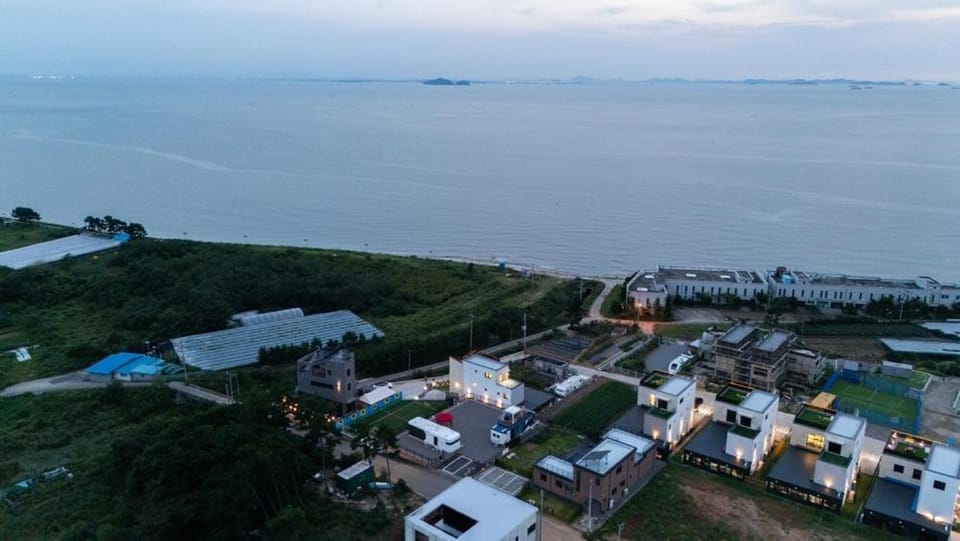 Daebudo DuMong DalGeum Pool Villa Bed and Breakfast in Gyeonggi-do
