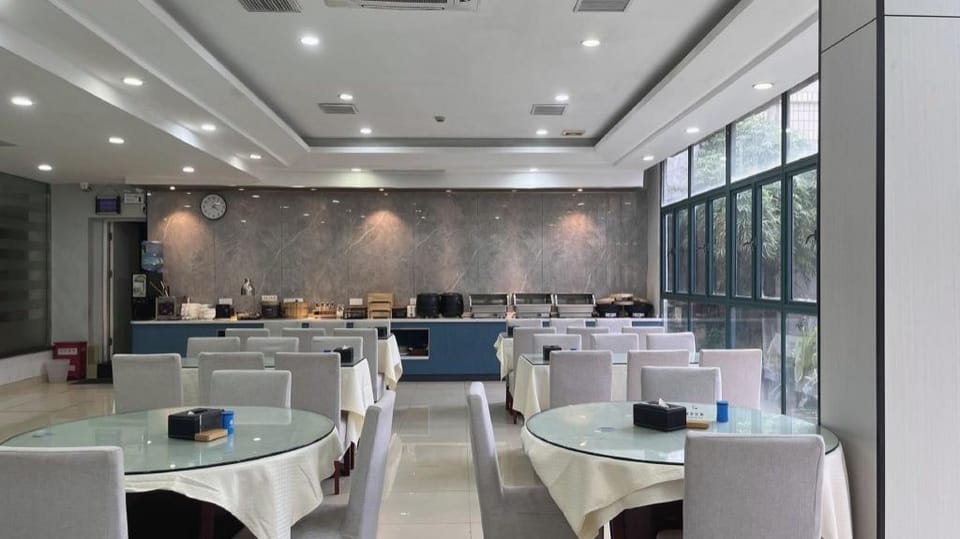 Qi Yue Hotel Suzhou Railway Station Zhuozhengyuan Hotel in Suzhou