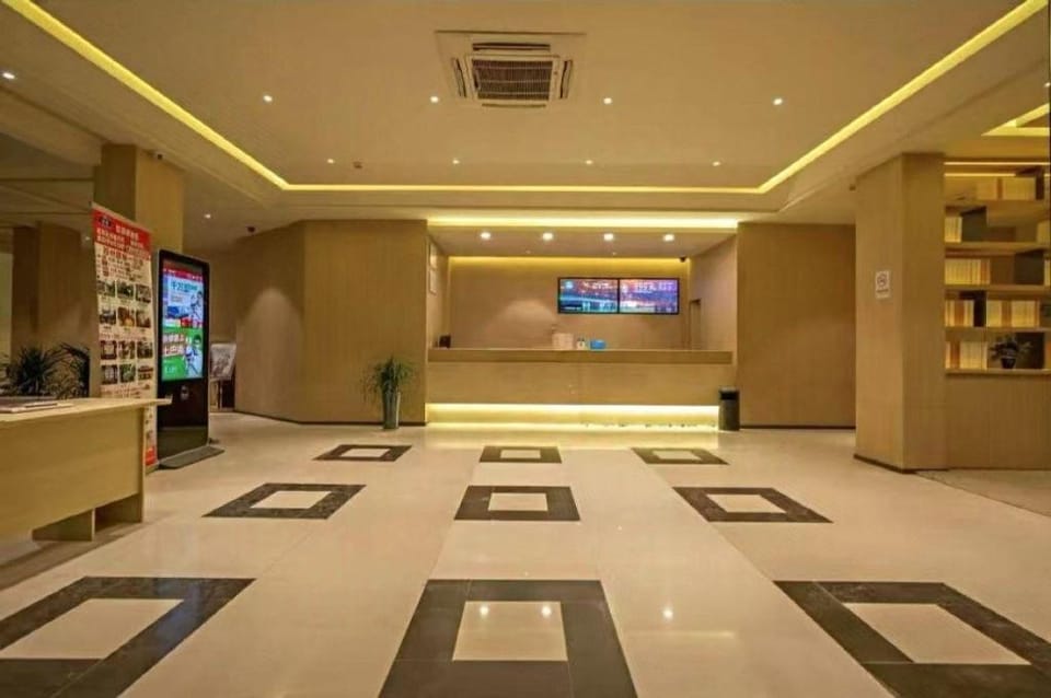 Qi Yue Hotel Suzhou Railway Station Zhuozhengyuan Hotel in Suzhou
