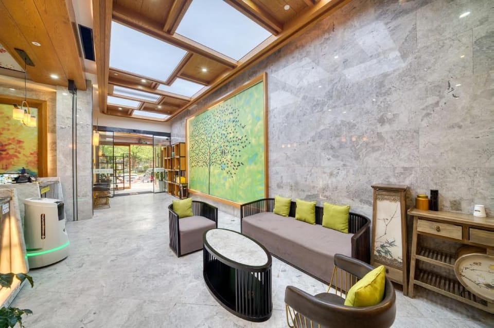 Qi Yue Hotel Shanghai Lujiazui Minsheng Road Subway Station Hotel in Shanghai