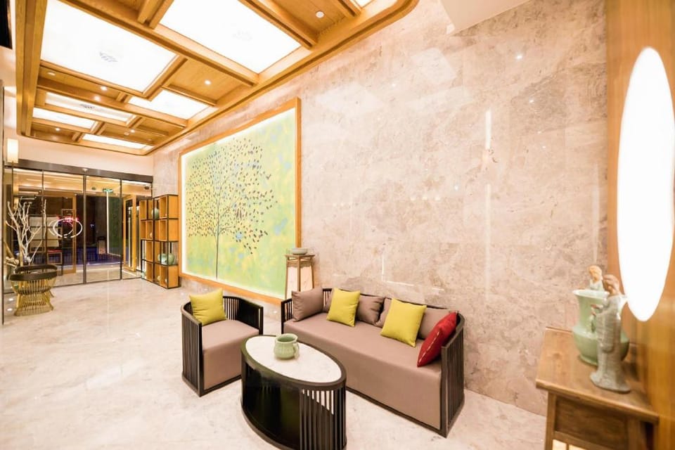Qi Yue Hotel Shanghai Lujiazui Minsheng Road Subway Station Hotel in Shanghai