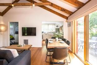 Cosy, central Olinda 2br Camellia Cottage Vacation rental in Olinda