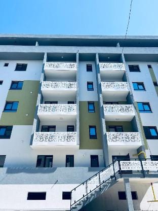 Modern Flat | Garage Parking + Easy Self Check-In Apartment in Moldova