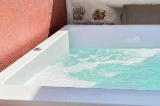 Central old Town house with jacuzzi and yard,4ppl Vacation rental in Chania