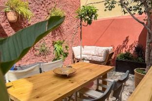 Central old Town house with jacuzzi and yard,4ppl Vacation rental in Chania