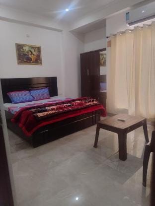 Shree Vrindavan Suites: Near Iskcon & Prem Mandir Vacation rental in Uttar Pradesh