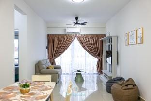 4B2B 7pax | 10 min> IOI City Mall | 2 parkings Vacation rental in Negeri Sembilan, Malaysia