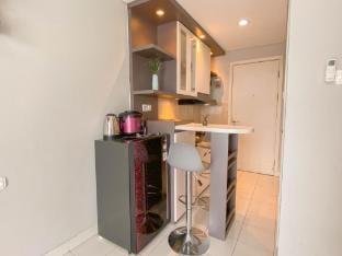 Homey Modern 2BR Patraland Urbano Apt By Travelio Apartment in West Java