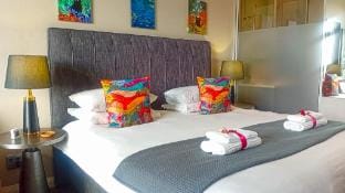 Menlyn Maine Residences -The Paris King bed studio Apartment in Pretoria