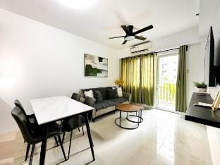 Spacious 2BR + Living Rm Shore 1 Res | Airport MOA Vacation rental in Pasay