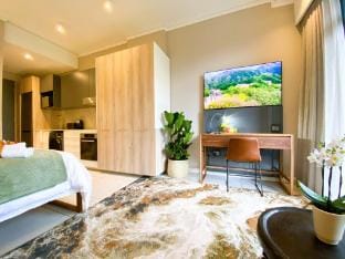 Menlyn Maine - The Kyoto studio with king bed Apartment in Pretoria