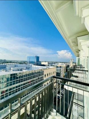 Cozy 1-Bedroom Retreat in Iloilo City with City Views Apartment in Iloilo City