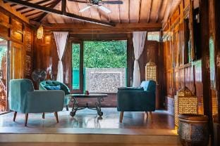 Jungle Wooden House By The River in Ubud Vacation rental in Sukawati