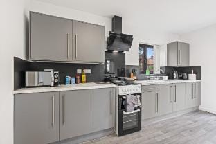 Luxury 4 Bedroom House with Free Parking Vacation rental in Metropolitan Borough of Solihull